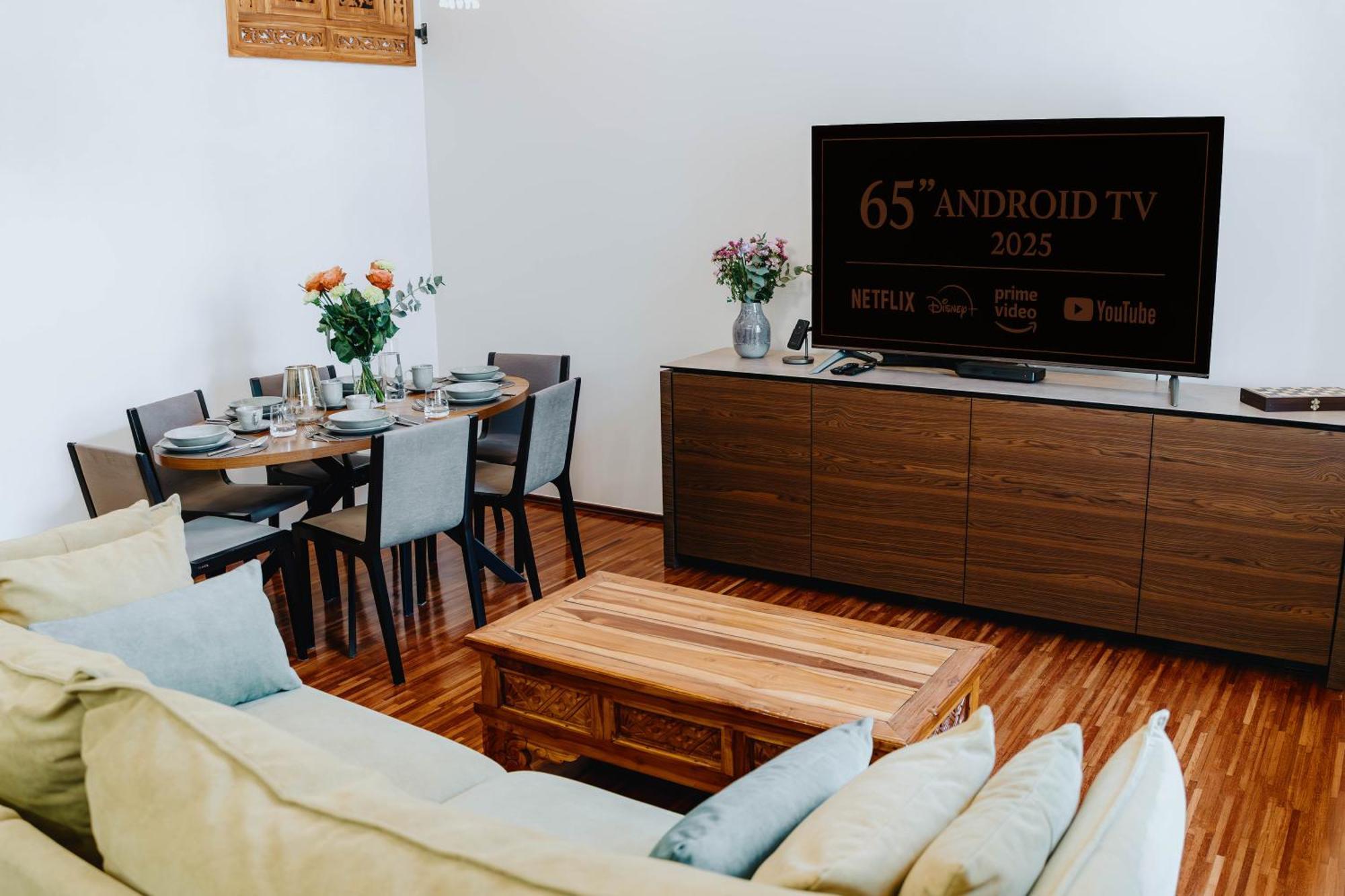 Tarlowska - Free Parking - Near Castle, Main Square & River - 3 Bedroom, Loggia, 2xtv 4k * Kraków