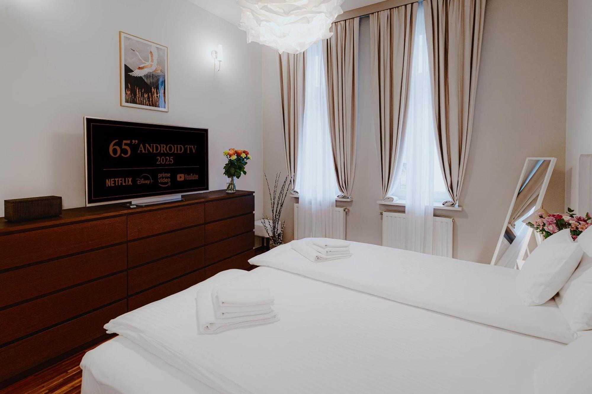 Tarlowska - Free Parking - Near Castle, Main Square & River - 3 Bedroom, Loggia, 2xtv 4k Apartament Kraków